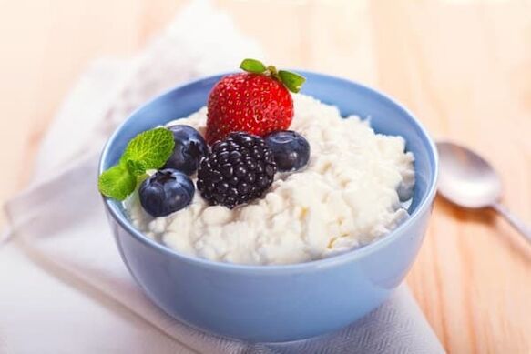 Cottage cheese with fruit