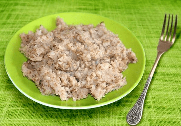 Porridge made of crushed buckwheat with Manku